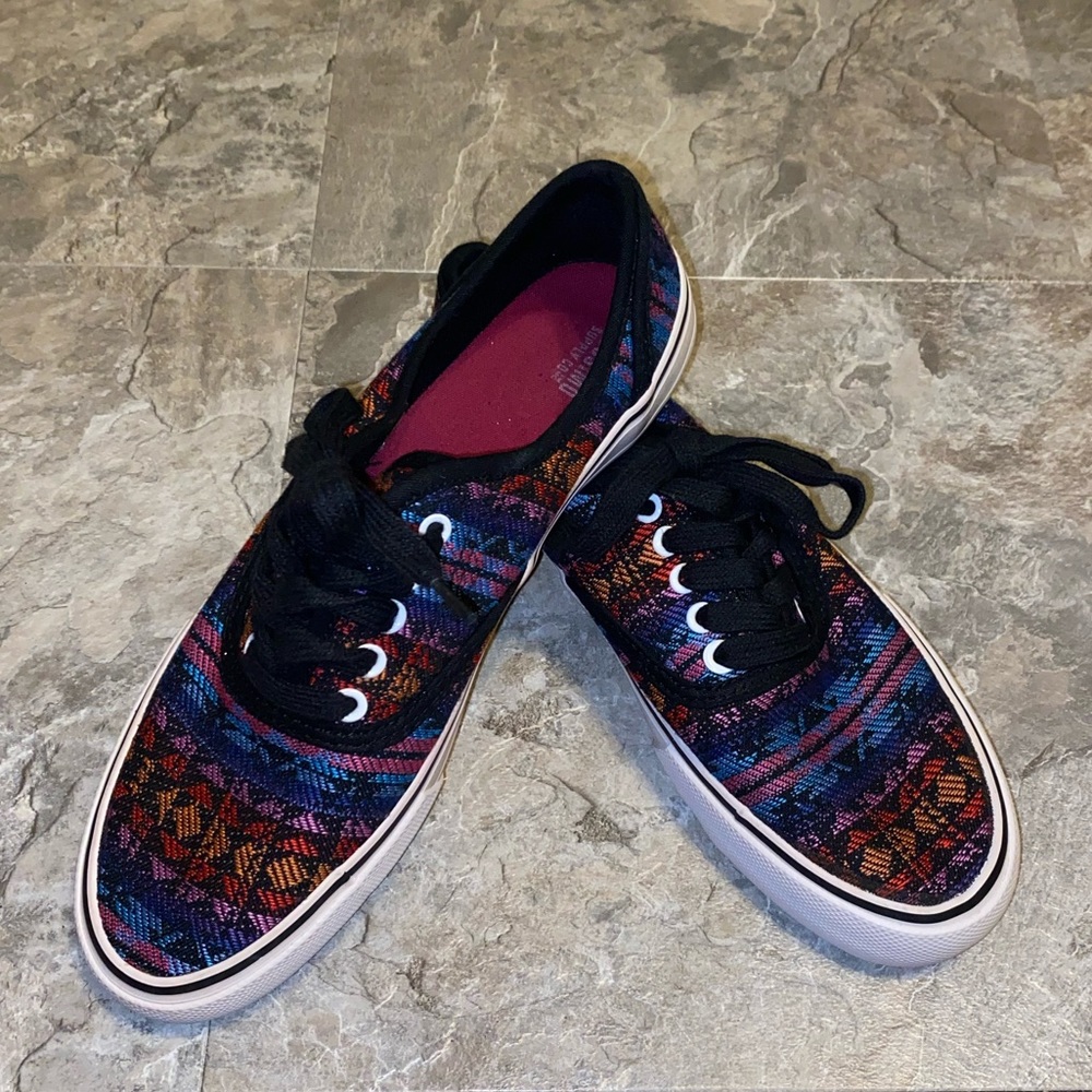 SOLD!! Mossimo Aztec sneaker